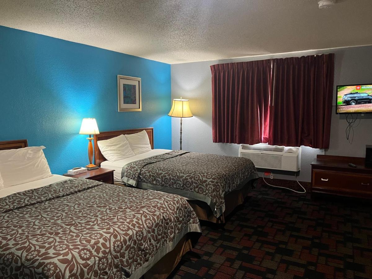 Rodeway Inn Whitehall Esterno foto