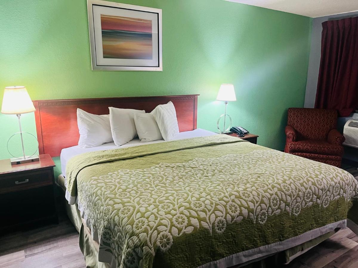 Rodeway Inn Whitehall Esterno foto