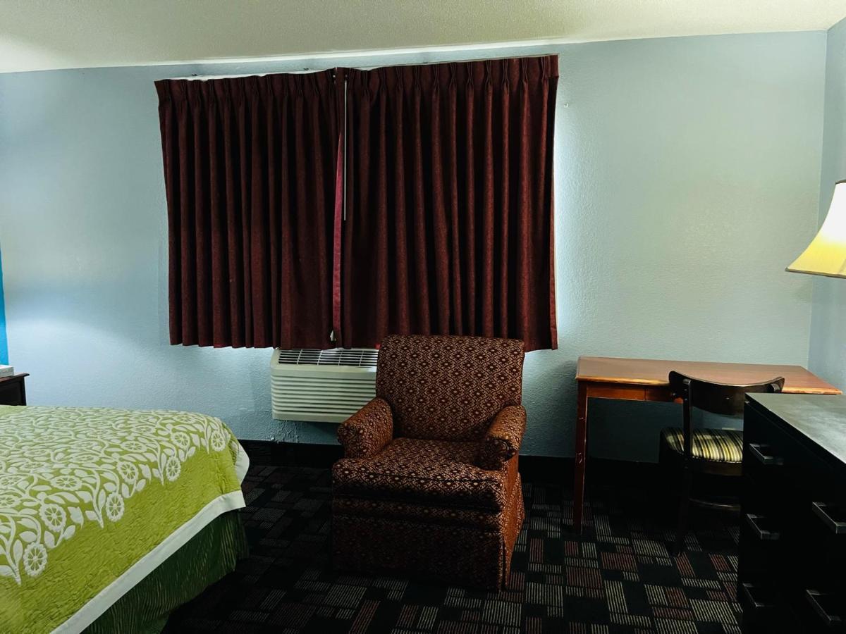 Rodeway Inn Whitehall Esterno foto