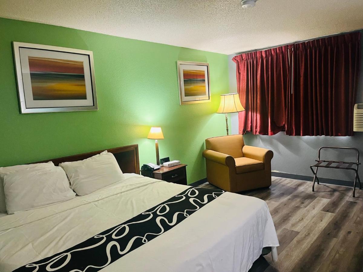 Rodeway Inn Whitehall Esterno foto