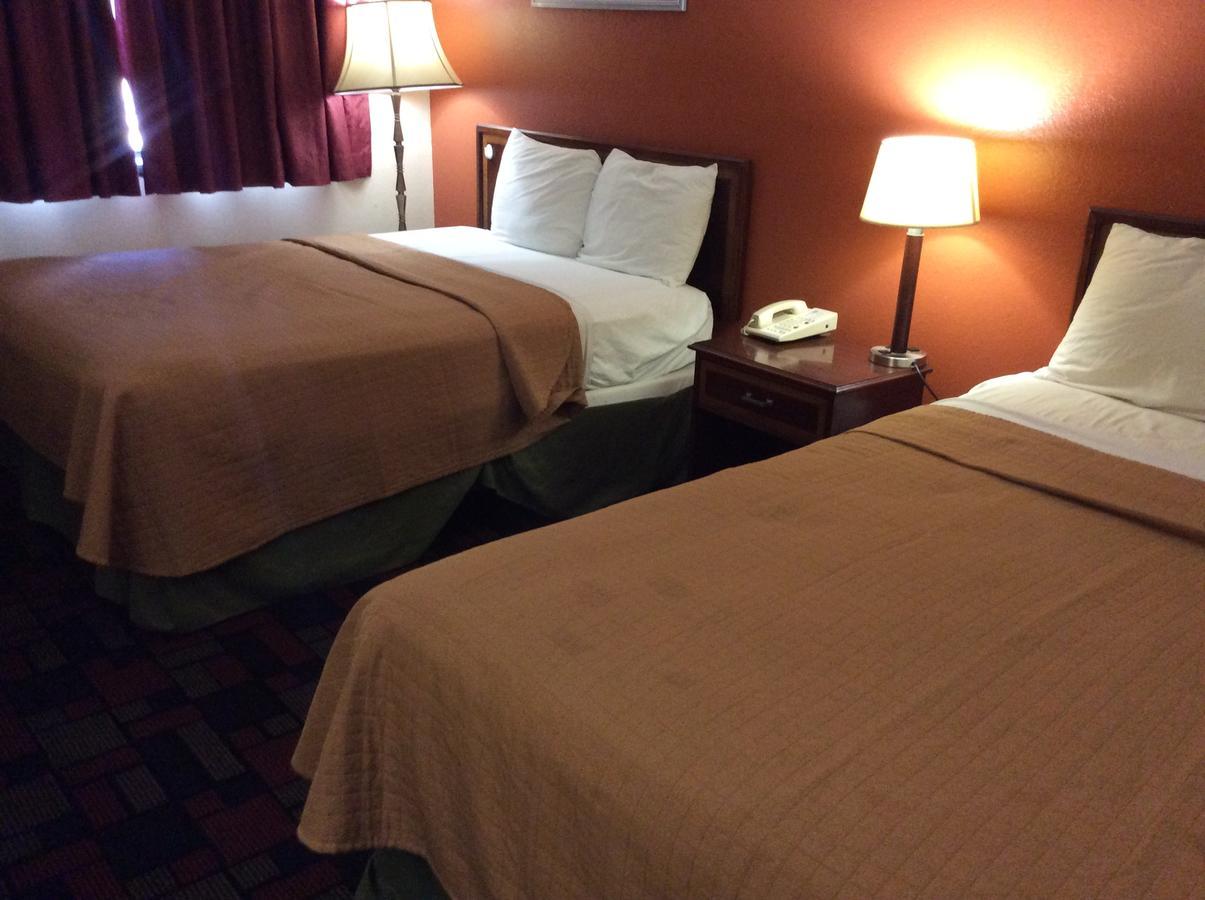 Rodeway Inn Whitehall Esterno foto