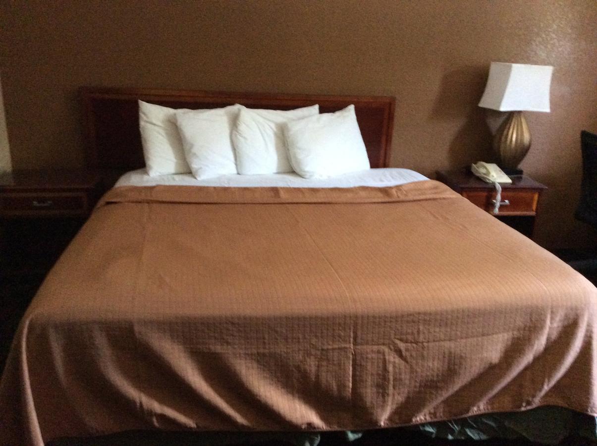 Rodeway Inn Whitehall Esterno foto
